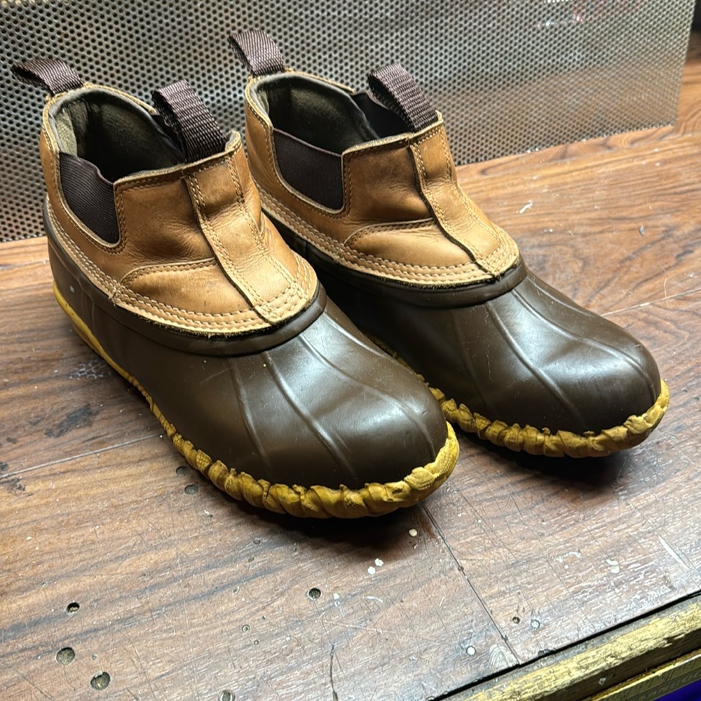 Old school cabelas duck shoes size 9